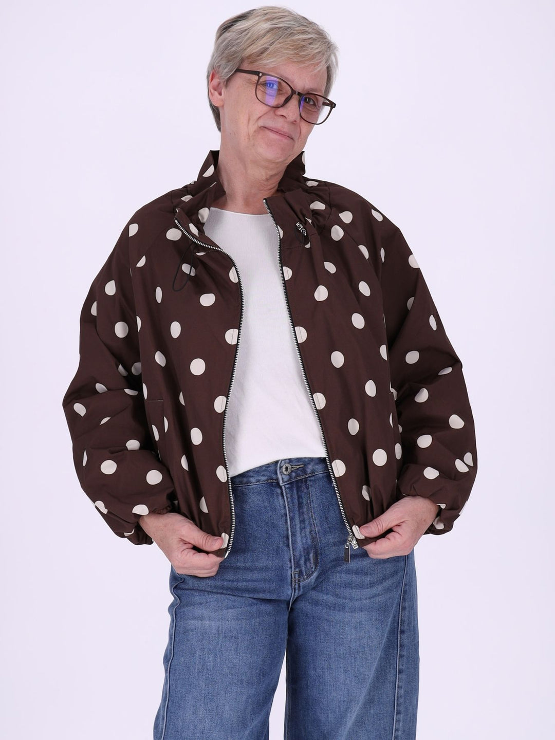 Leichte Damenjacke in Braun mit weißen Polka Dots