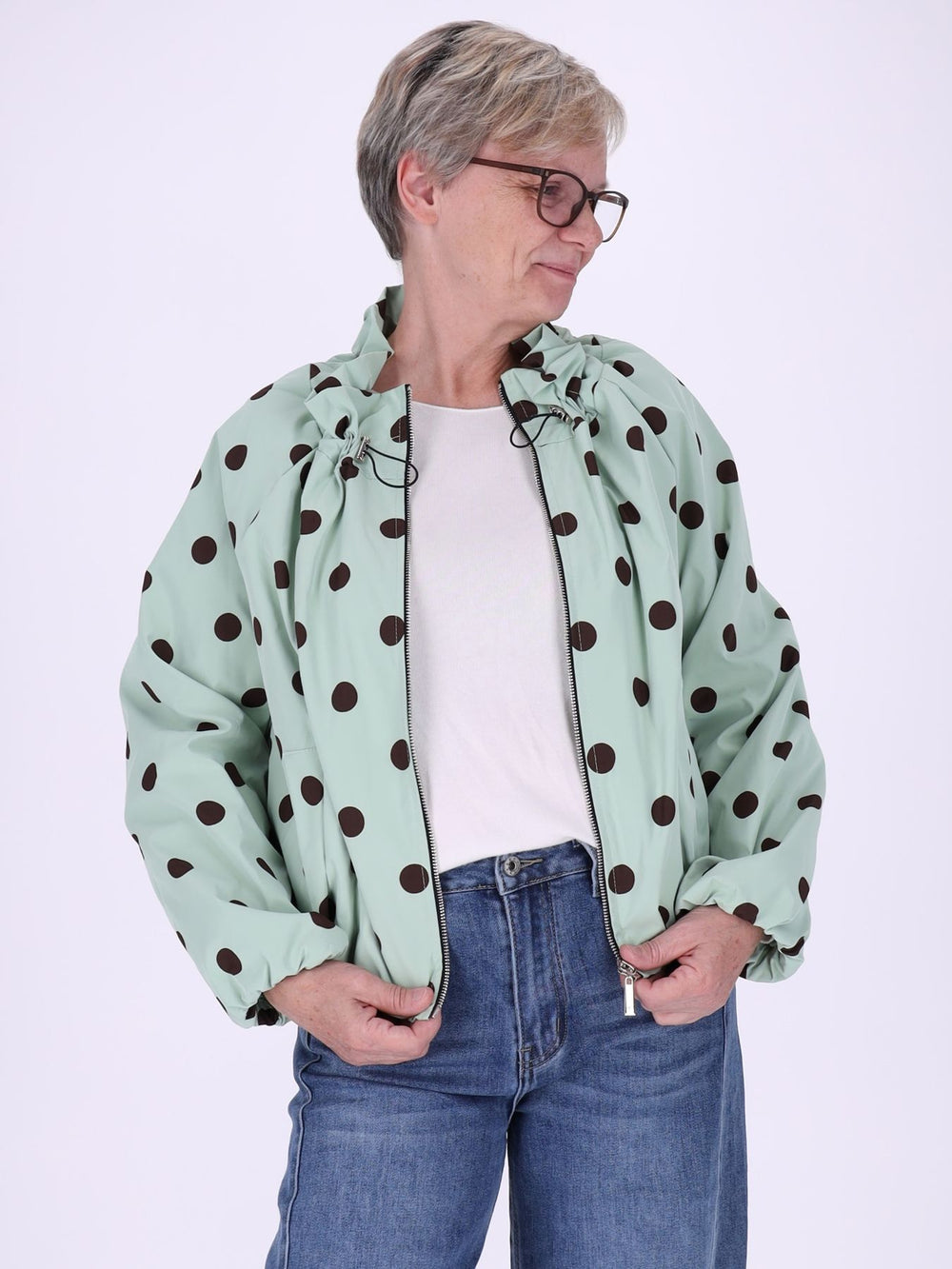 Leichte Damenjacke in Grün mit braunen Polka Dots
