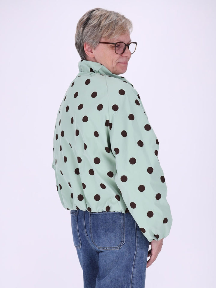 Leichte Damenjacke in Grün mit braunen Polka Dots