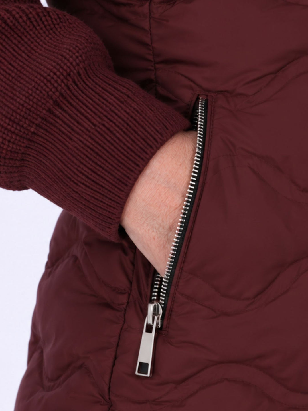 Damen Steppjacke mit Strickärmeln und Reißverschluss – sportlich & modern