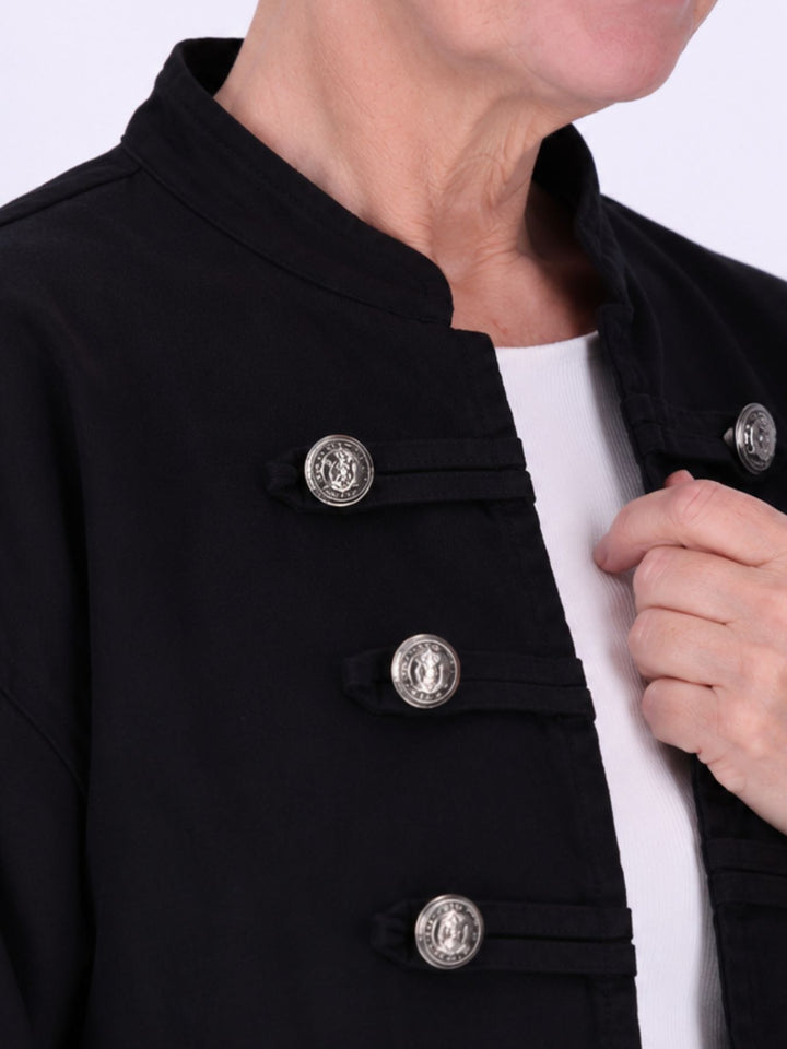 Schwarze Damen Military Jacket aus Denim – lässig, modern & stilvoll