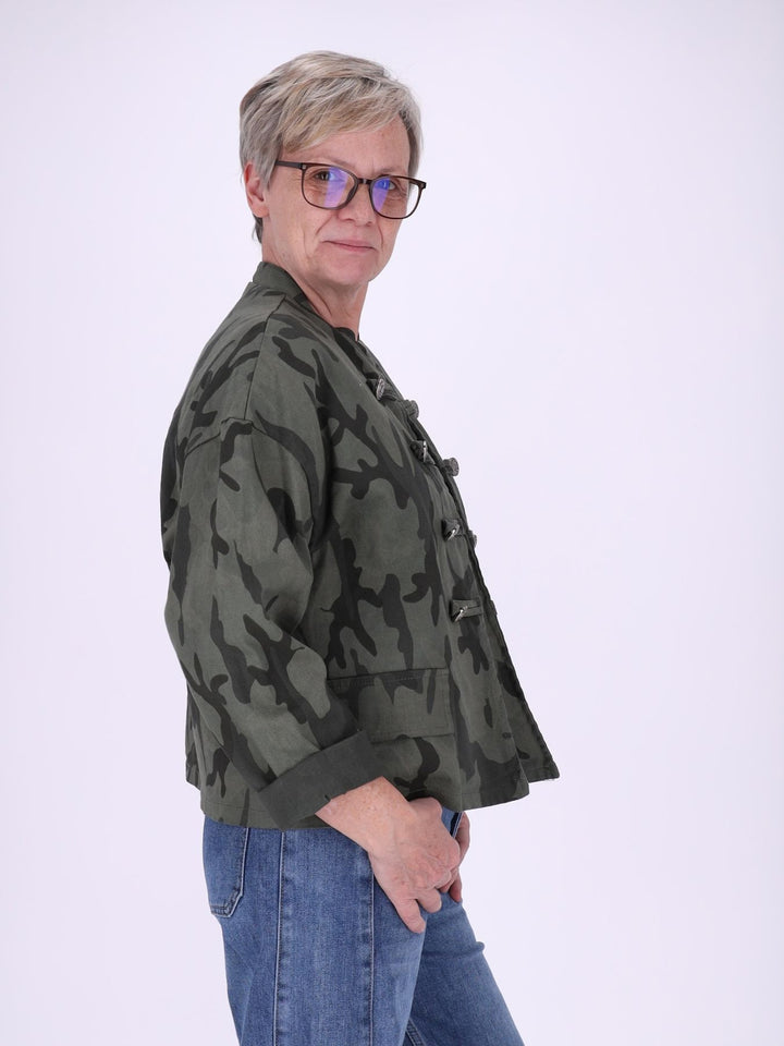 Damen Military Jacket Camouflage – lässig, modern & ausdrucksstark