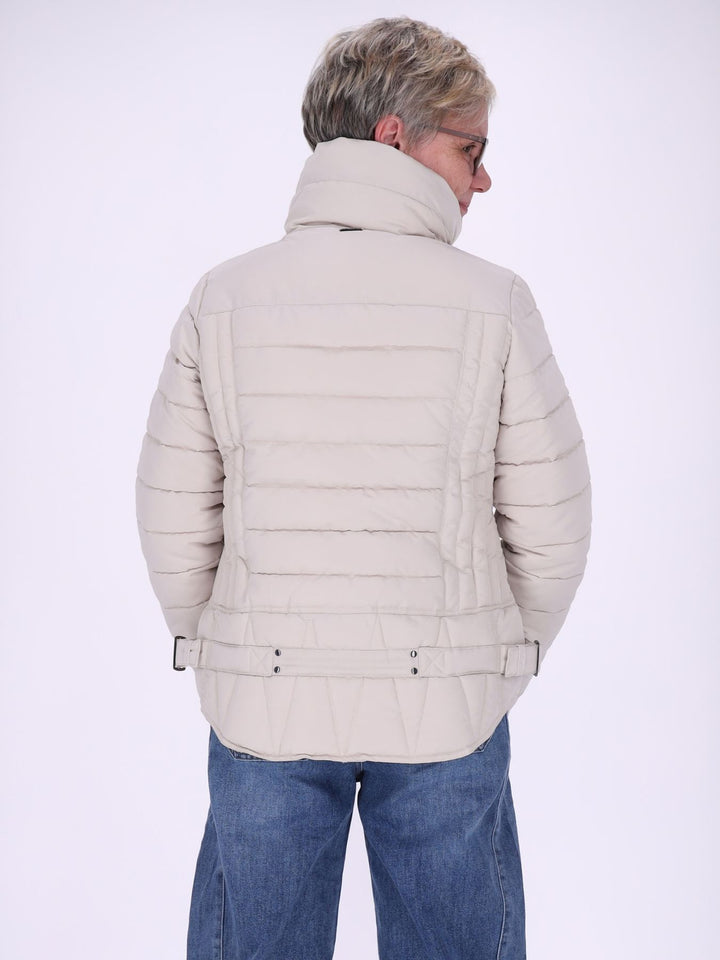Beige Damenjacke figurbetont mit BIONIC-FINISH® ECO & REPREVE® – wasserabweisend, modern & feminin