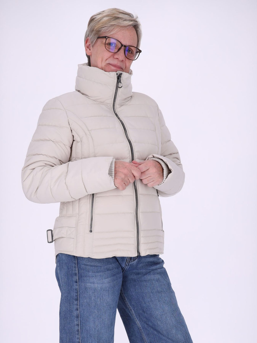 Beige Damenjacke figurbetont mit BIONIC-FINISH® ECO & REPREVE® – wasserabweisend, modern & feminin