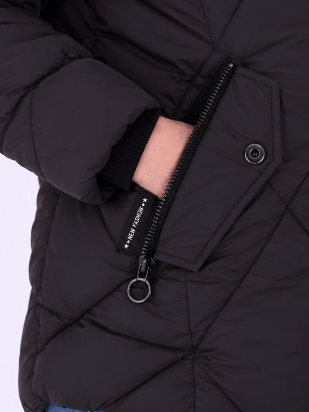 Graue Damen Steppjacke mit Rautensteppung & recycelter Wattierung – modern, zeitlos & vielseitig