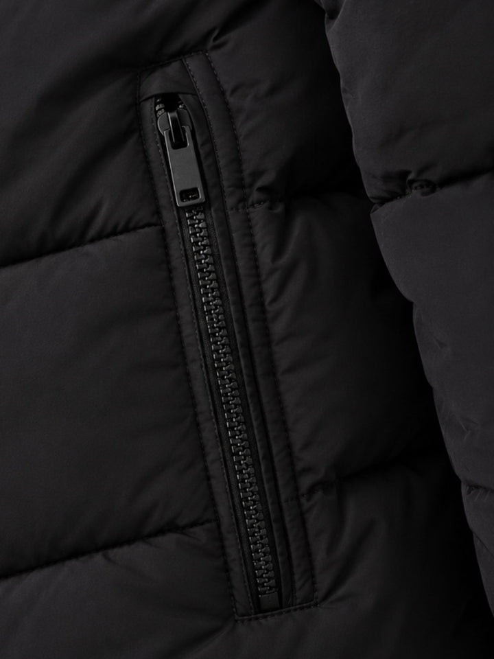Schwarze Damen Steppjacke mit Fake-Fur-Futter & recyceltem Material – kuschelig, modern & vielseitig