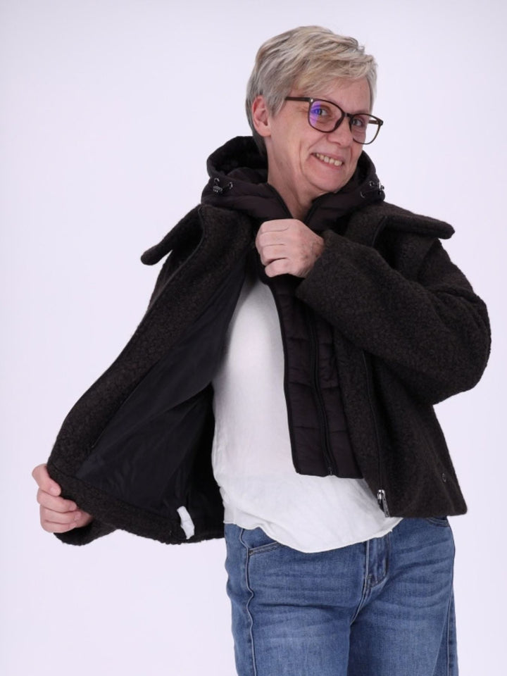 Schwarze Damen Bouclé-Jacke mit abtrennbarer Steppjacke – kuschelig, modern & vielseitig