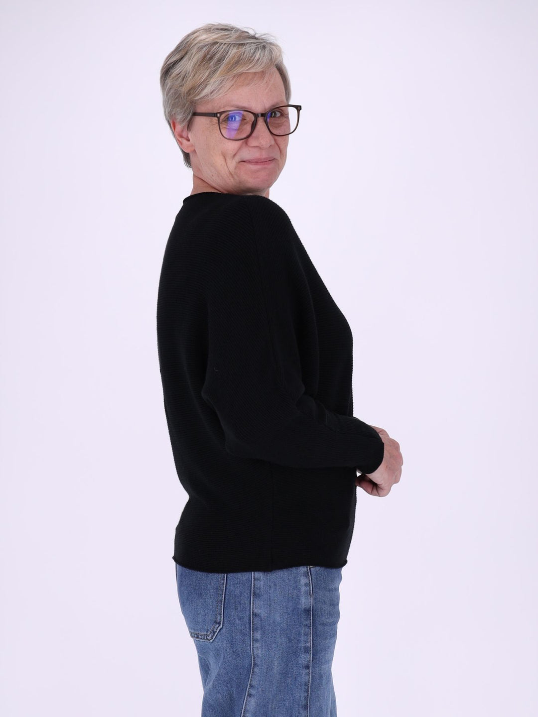 Schwarzer Damen Strickpullover mit Fledermausärmeln – elegant, weich & modern