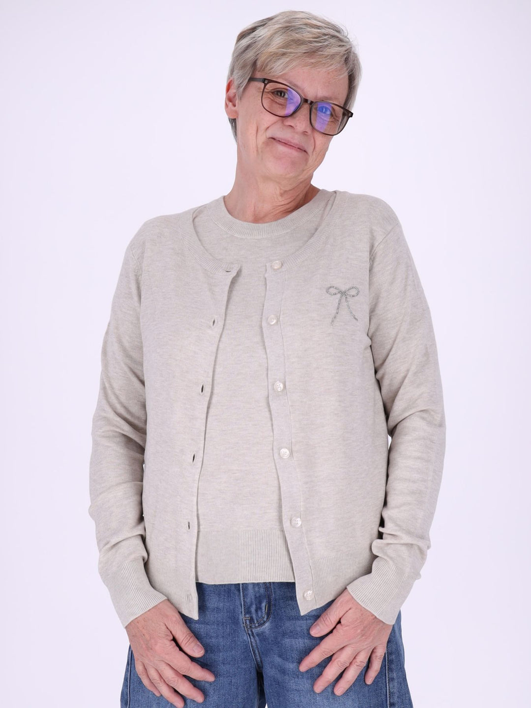 Damen Strickjacke mit Perlenstickerei in Beige – feminin, elegant & zeitlos