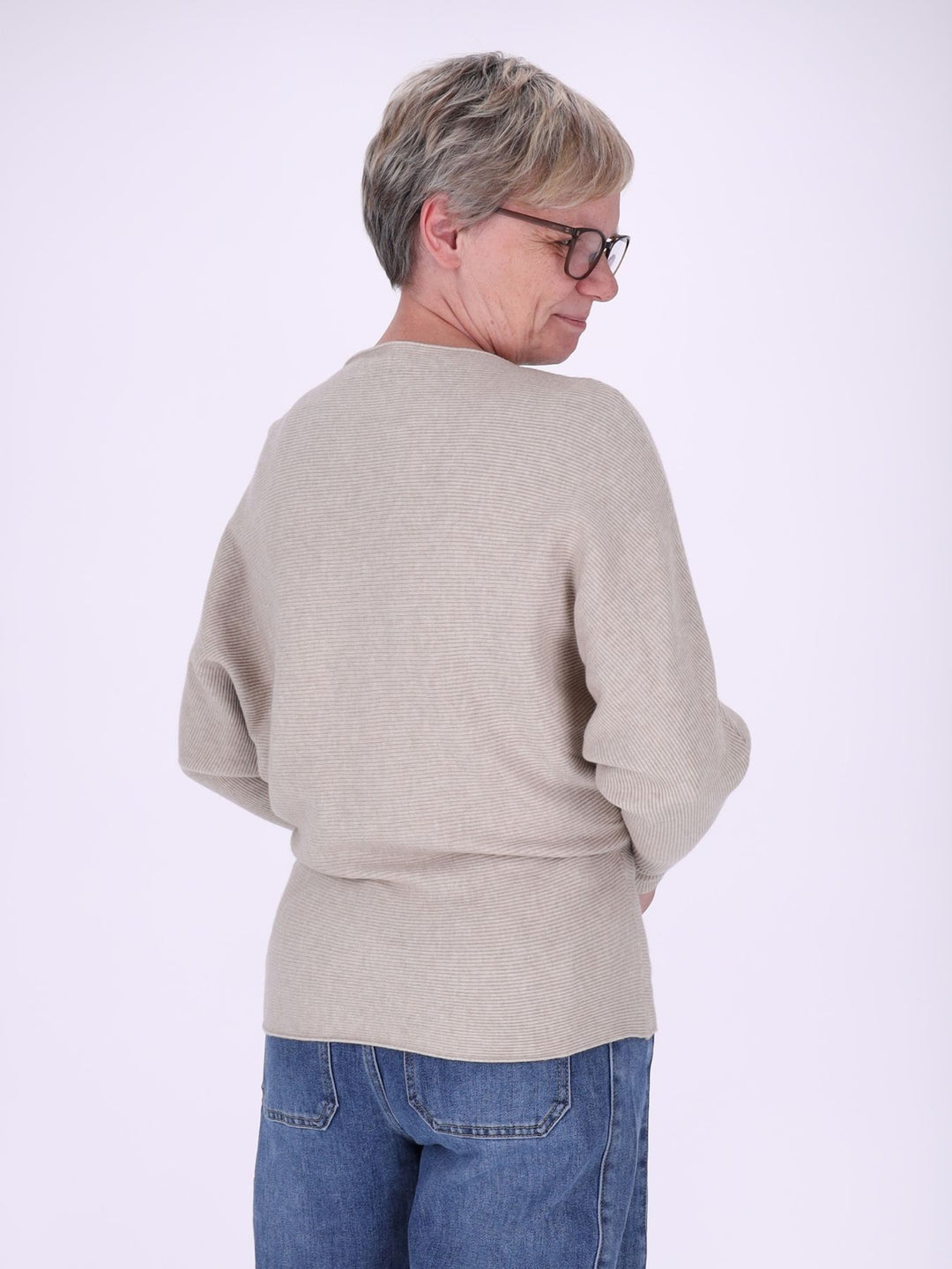 Damen Strickpullover mit Fledermausärmeln in Fango – weich, modern & stilvoll