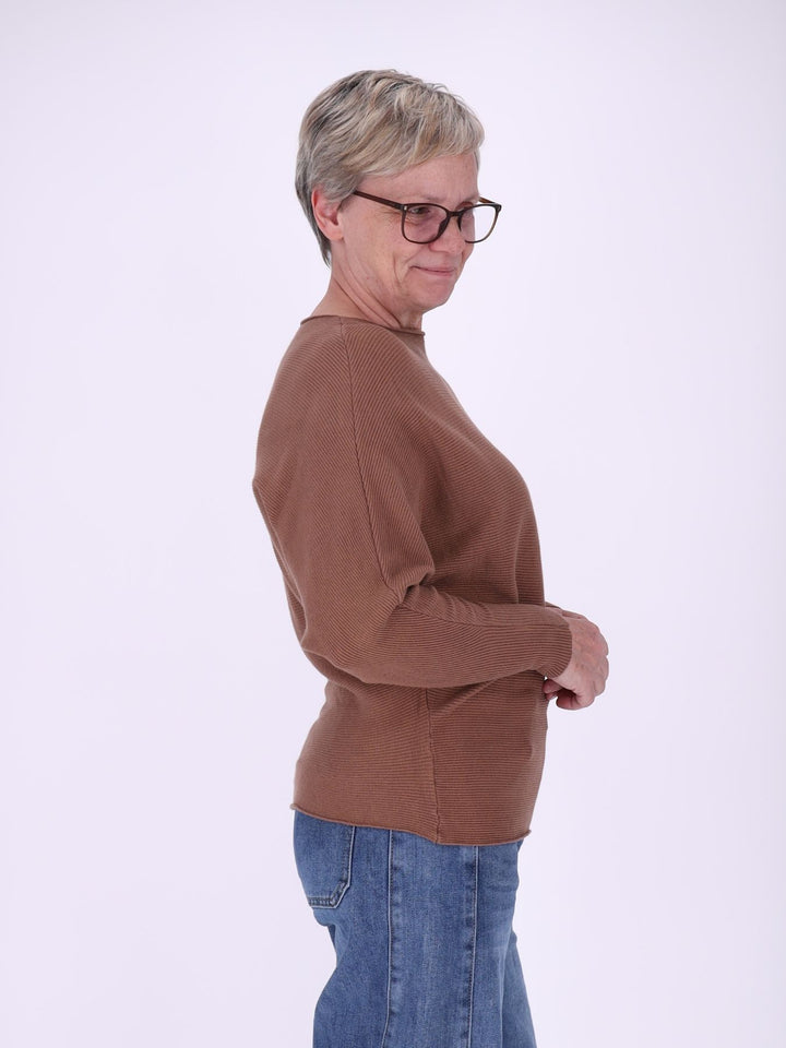 Damen Strickpullover mit Fledermausärmeln in Caramel – weich, modern & elegant