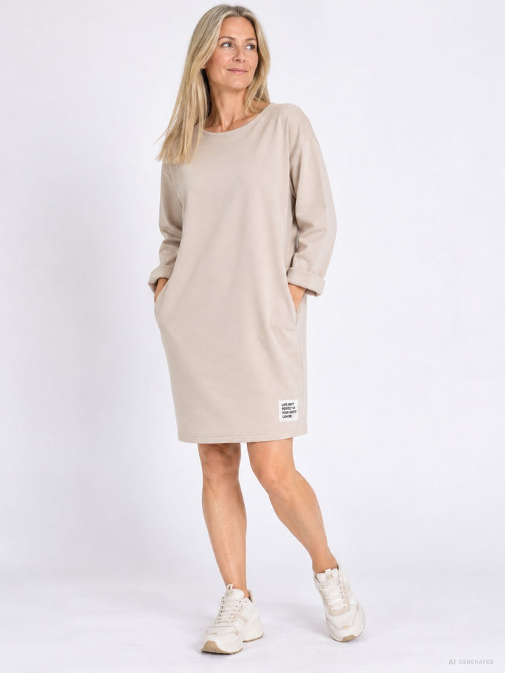 Beiges Damen Kleid mit Seitentaschen – lässig, bequem & modern