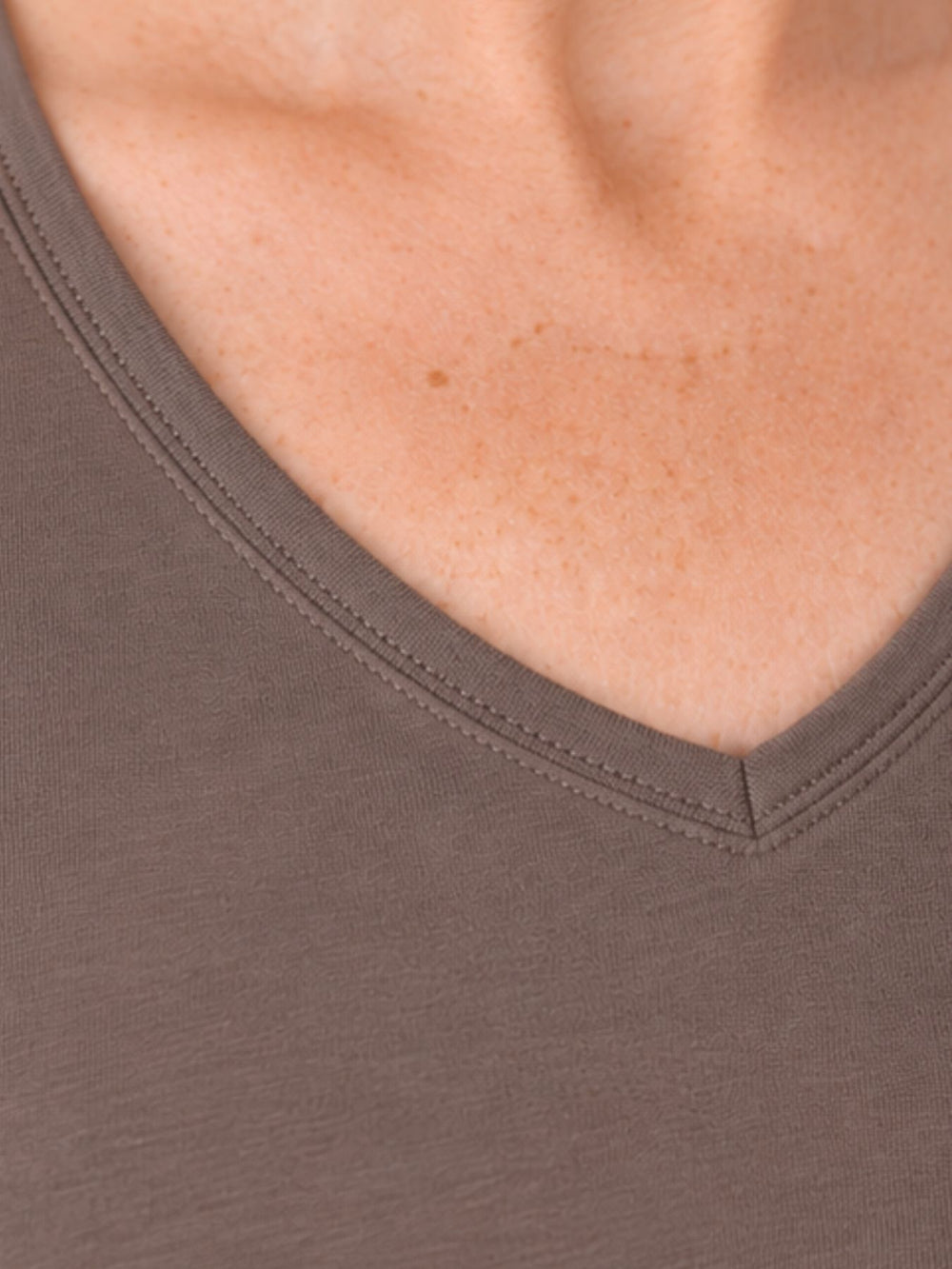 V-Ausschnitt Shirt Damen mit 3/4-Arm aus 100 % Baumwolle – Walnuss