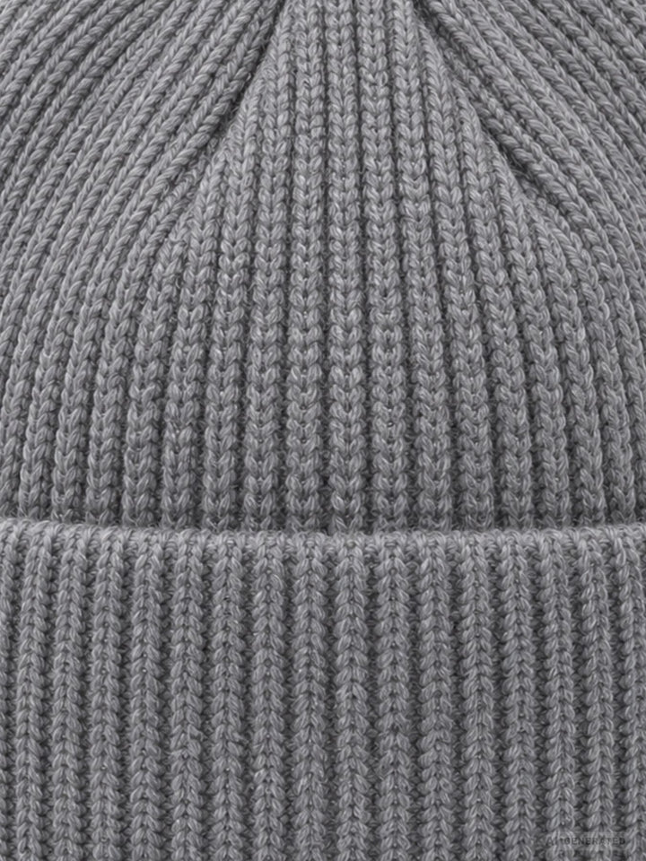 Damen Strickmütze Grau mit pinkem Herz – Kuschelig, modern & liebevoll