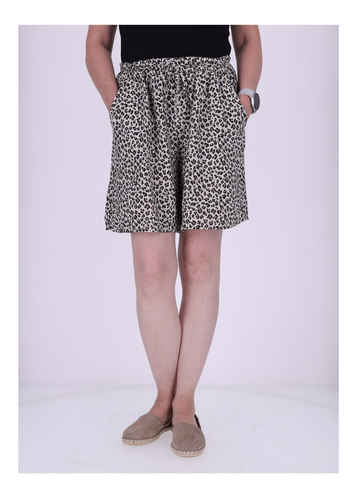 Splash of Color Damen Shorts Leoprint