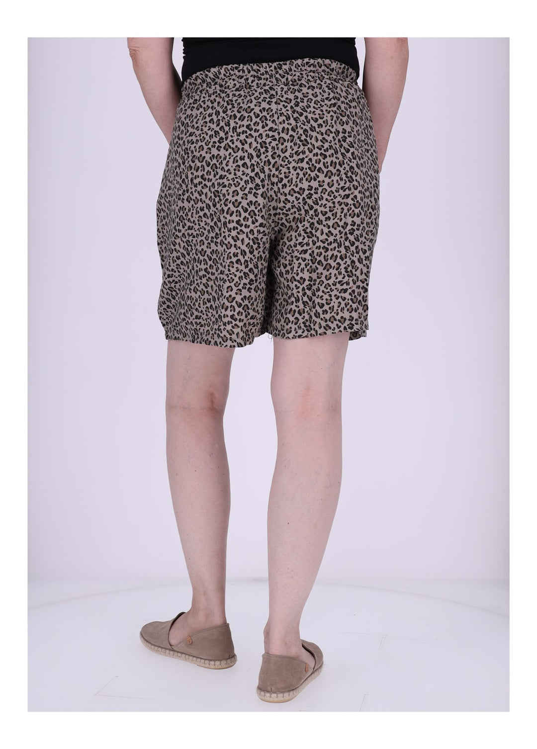 Splash of Color Damen Shorts Leoprint