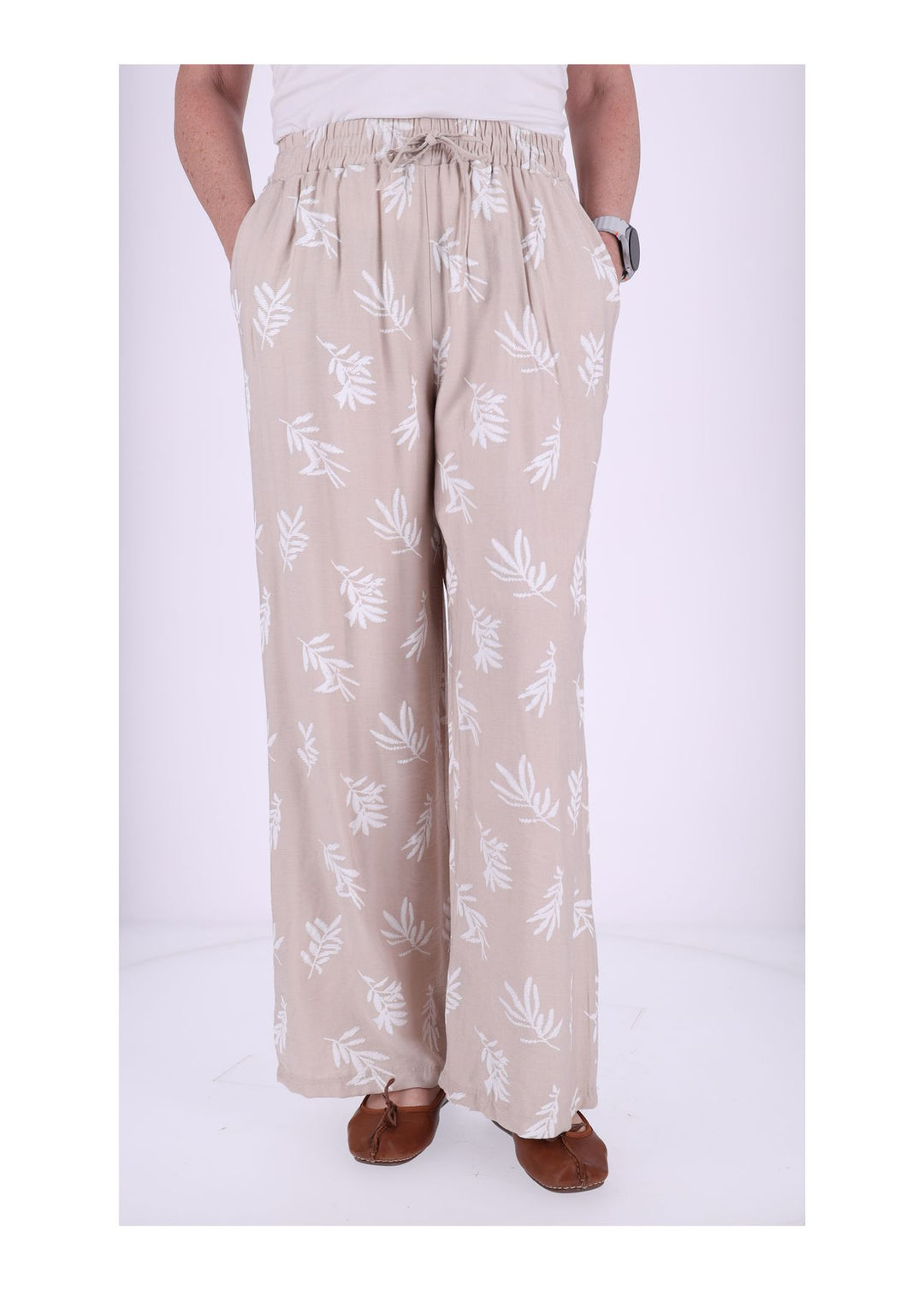 Damen Schlupfhose mit Palmwedel-Print – Beige