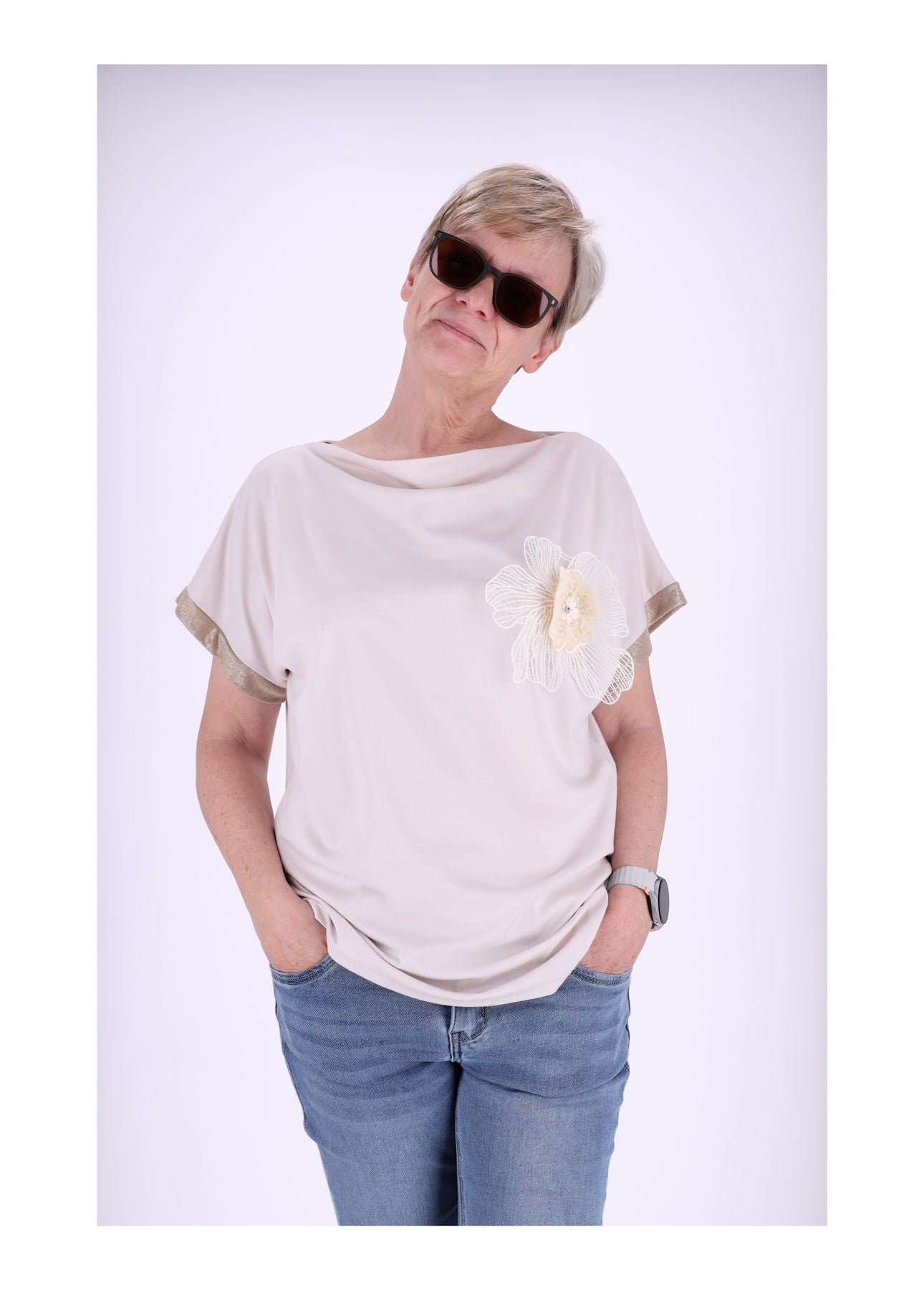 T-Shirt Damen aufgesetzte Blüte