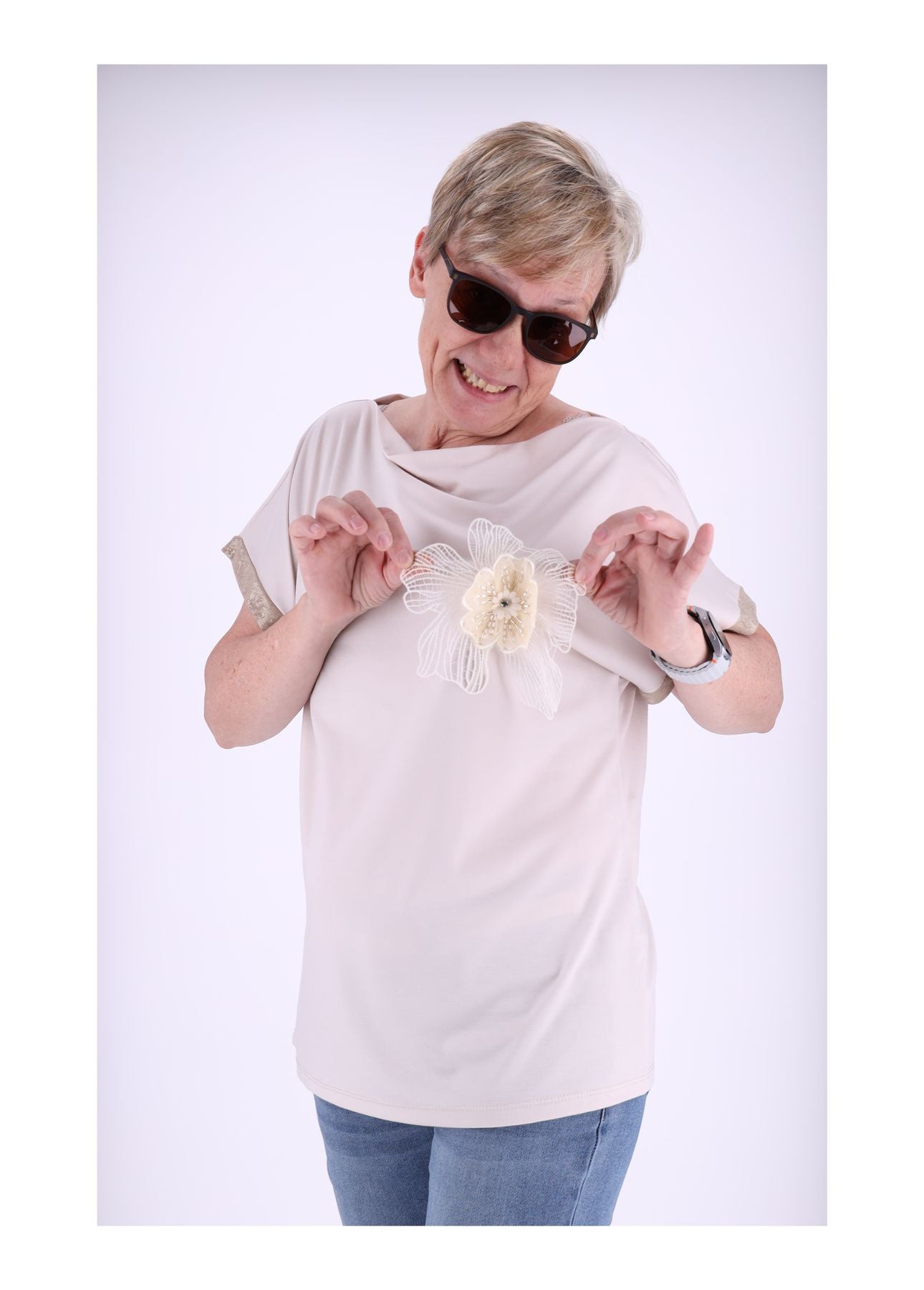 T-Shirt Damen aufgesetzte Blüte