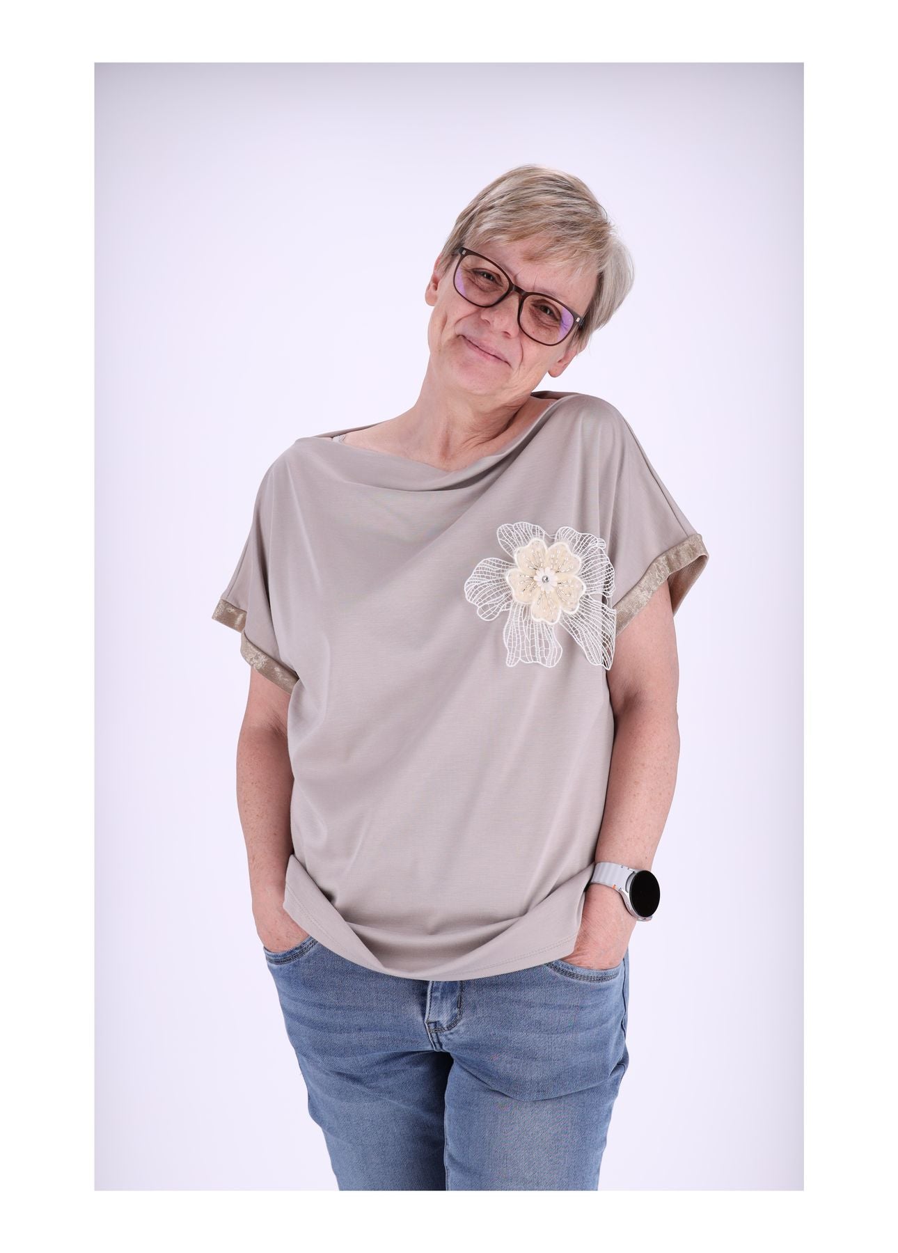 T-Shirt Damen aufgesetzte Blüte
