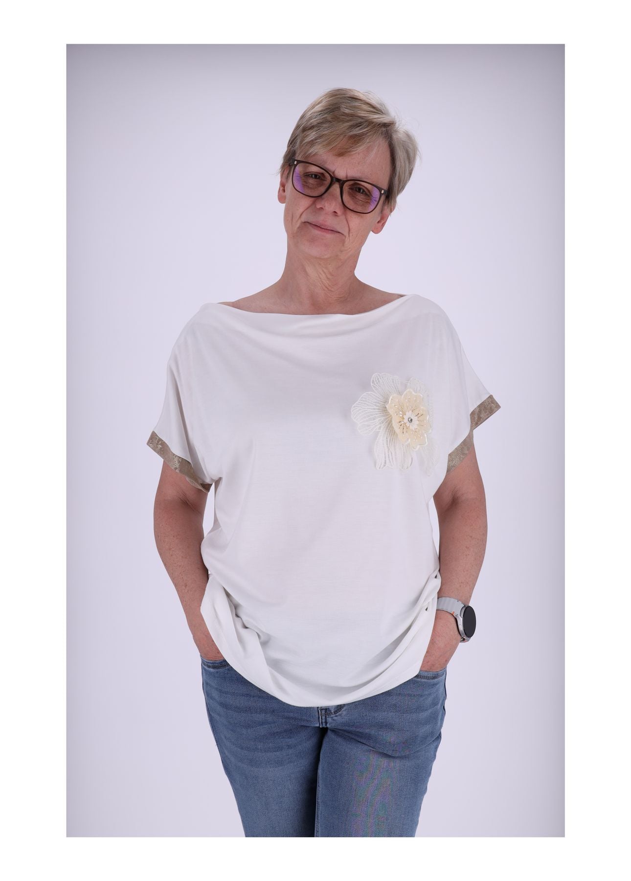 T-Shirt Damen aufgesetzte Blüte
