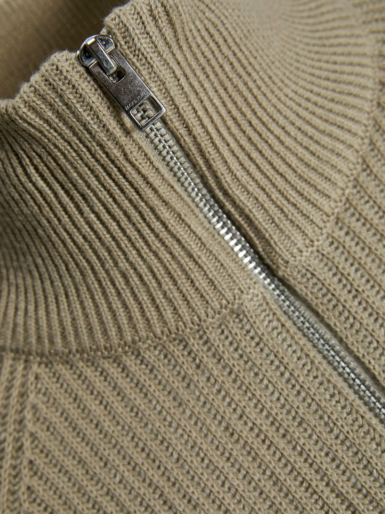 Herren JJPANNEL KNIT HALF ZIP AW25