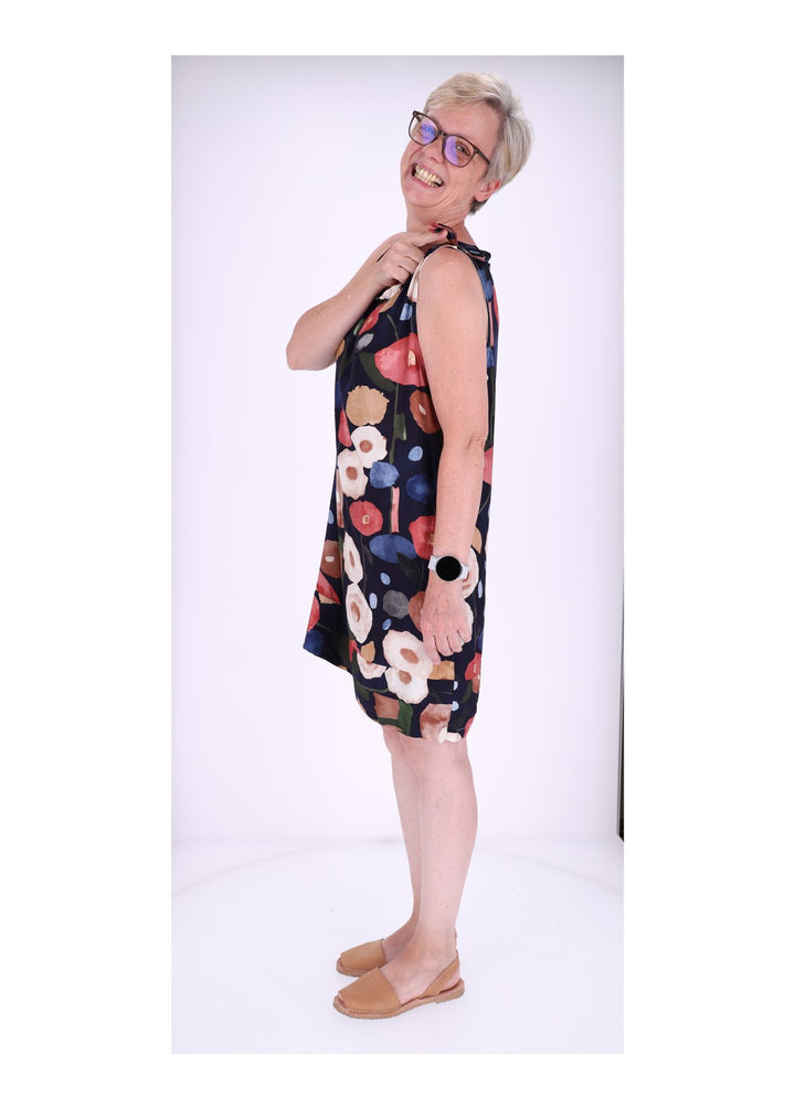 Kleid breite Träger AOP Blüten