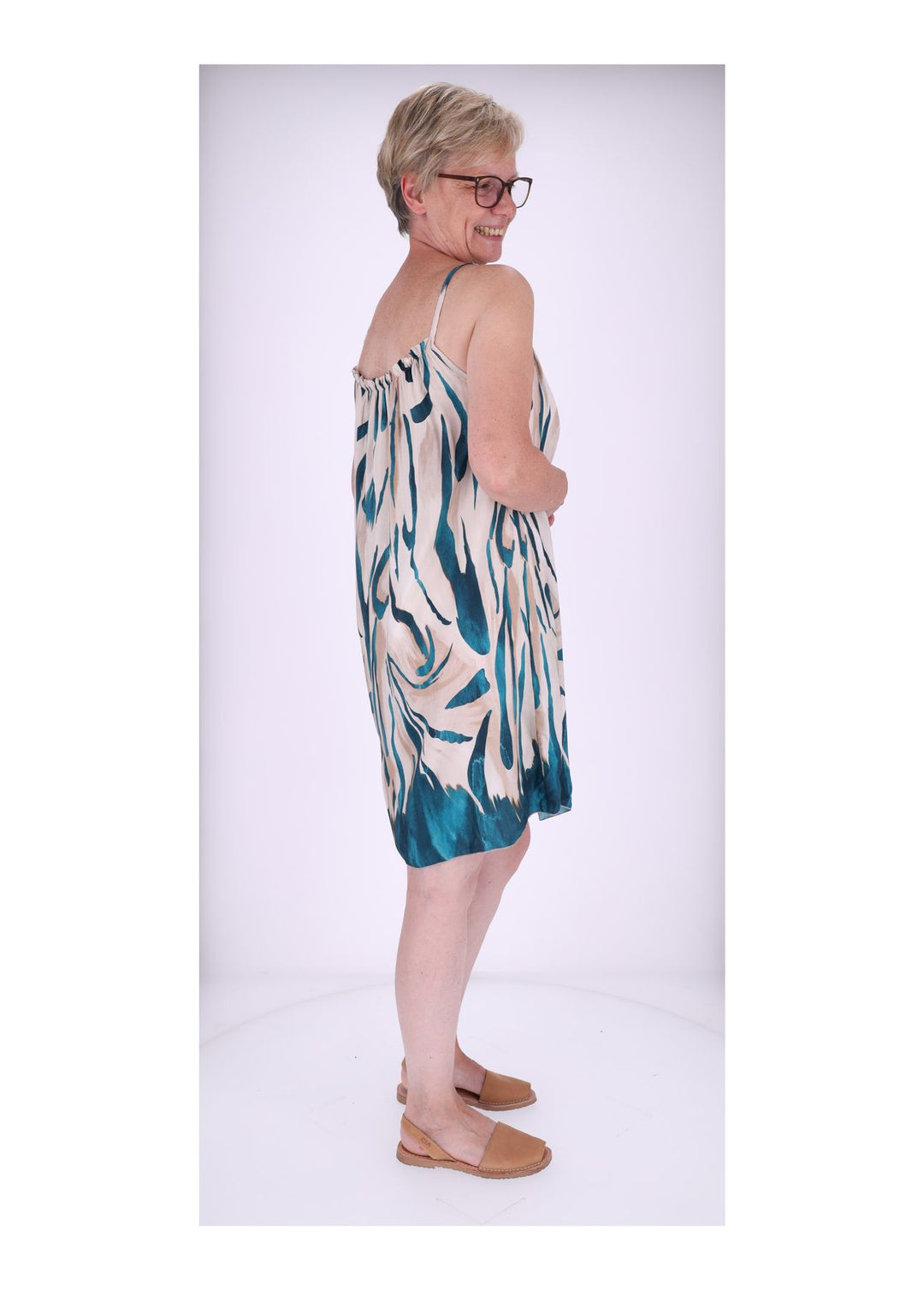 Kleid schmale Träger AOP grafisch