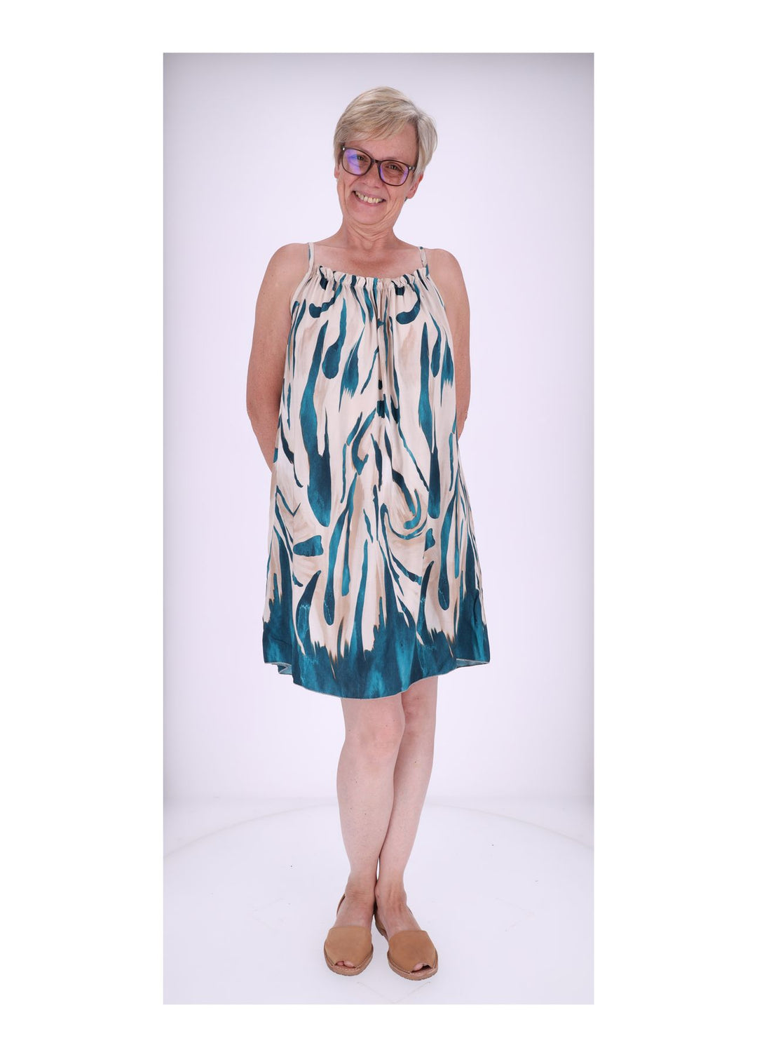 Kleid schmale Träger AOP grafisch