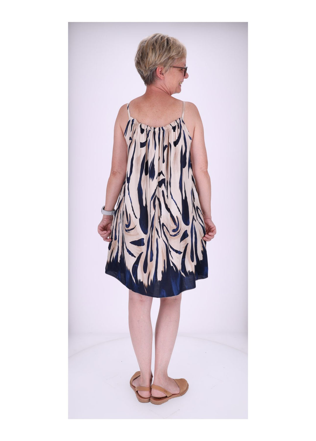 Kleid schmale Träger AOP grafisch