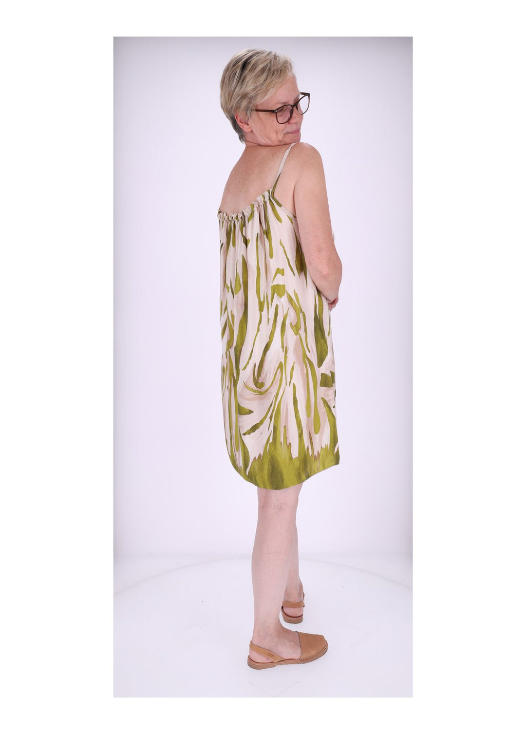 Kleid schmale Träger AOP grafisch