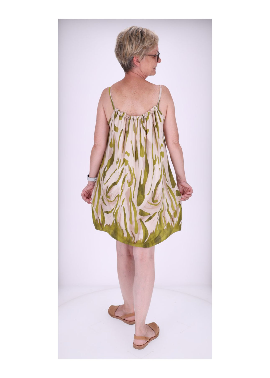 Kleid schmale Träger AOP grafisch