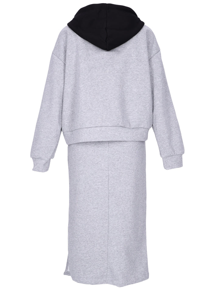 Set-Rock und Sweatjacke