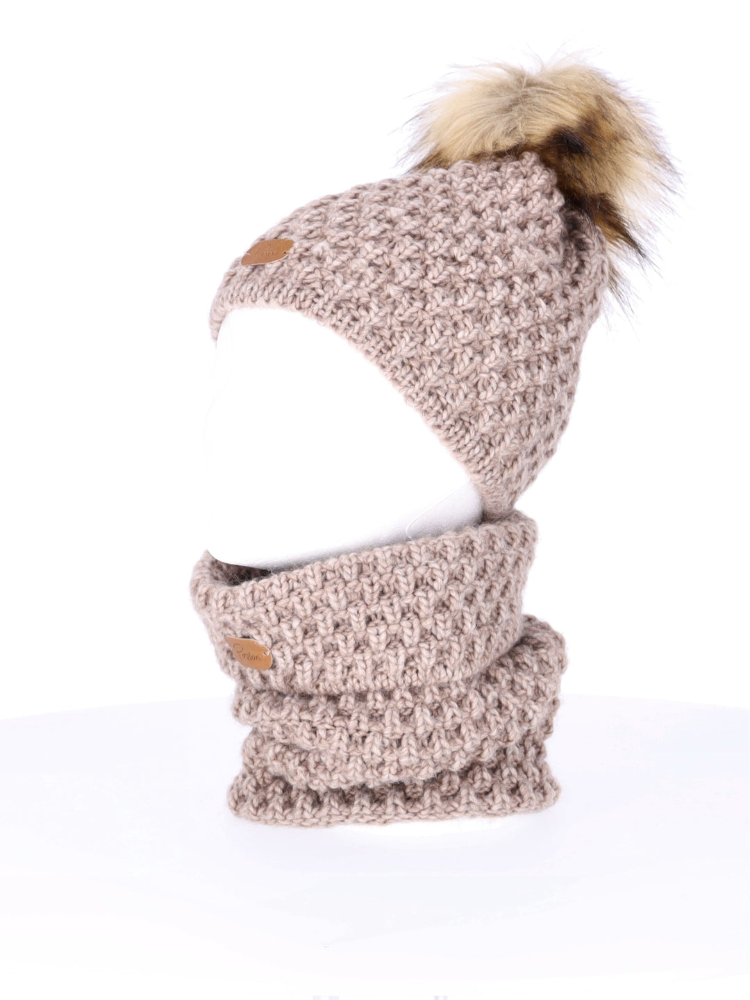 Mütze Grobstrick Bommel